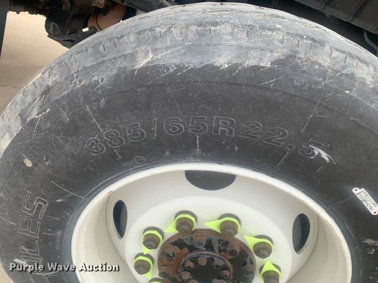 image for item KX9805 2005 International 7300 bucket truck