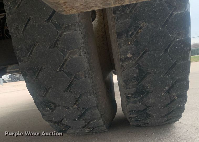 image for item KX9805 2005 International 7300 bucket truck