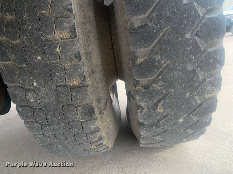 image for item KX9805 2005 International 7300 bucket truck