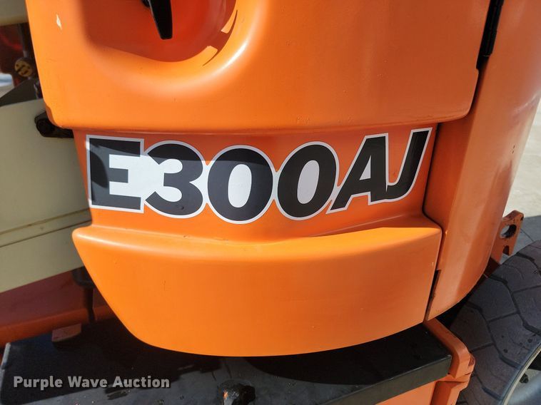 image for item LA9677 2007 JLG E300AJ boom lift