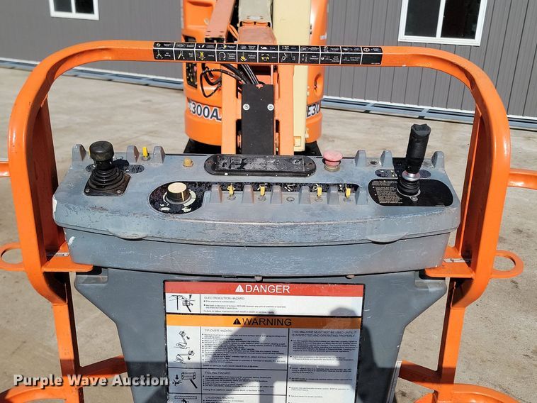 image for item LA9677 2007 JLG E300AJ boom lift