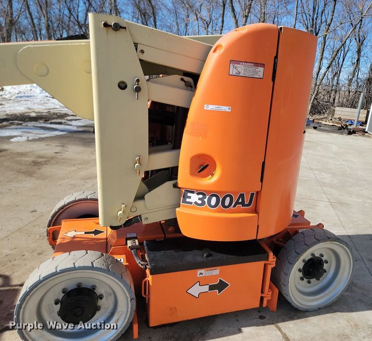 image for item LA9677 2007 JLG E300AJ boom lift