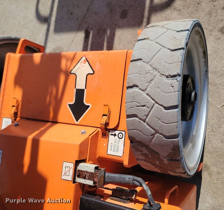 image for item LA9677 2007 JLG E300AJ boom lift