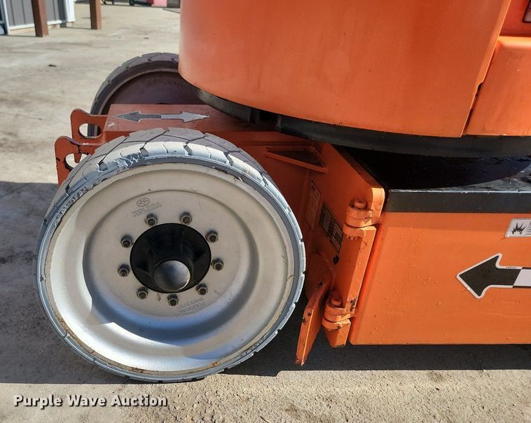 image for item LA9677 2007 JLG E300AJ boom lift