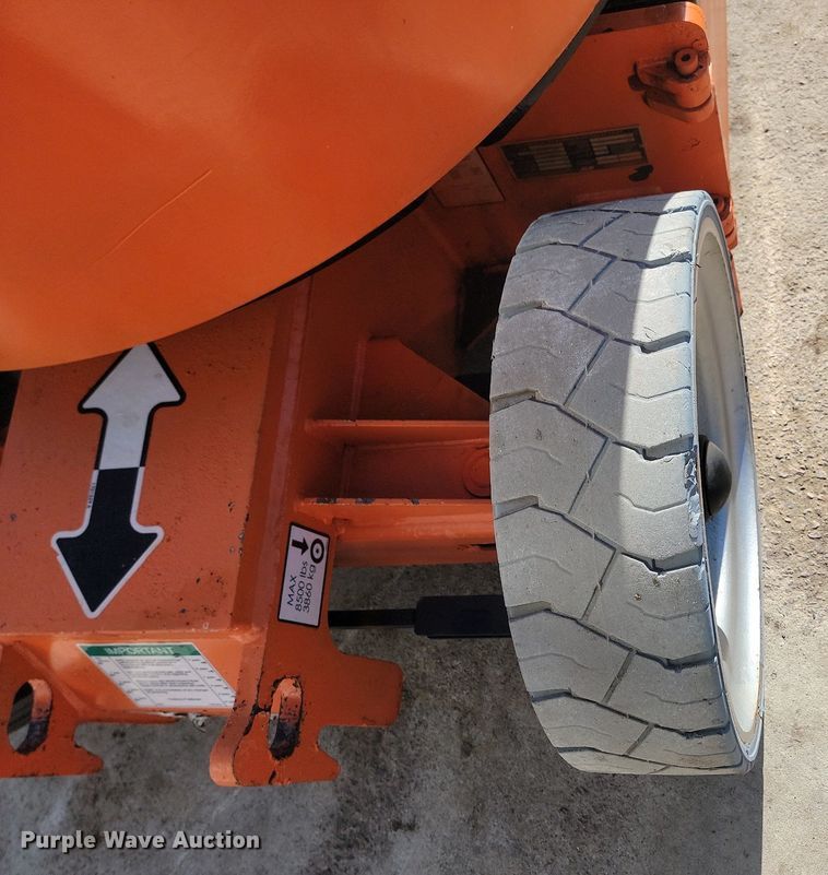 image for item LA9677 2007 JLG E300AJ boom lift