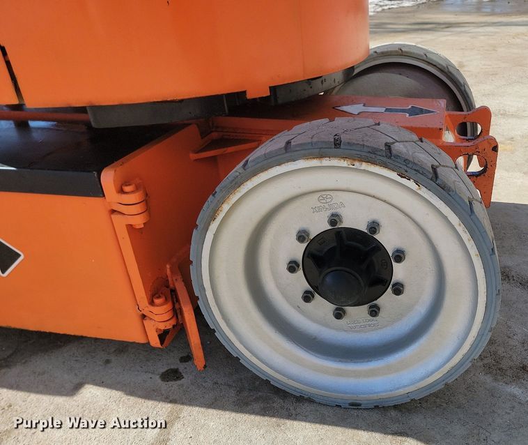 image for item LA9677 2007 JLG E300AJ boom lift