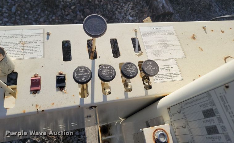 image for item LA9683 National Crane Corporation  Series 800C truck mounted crane