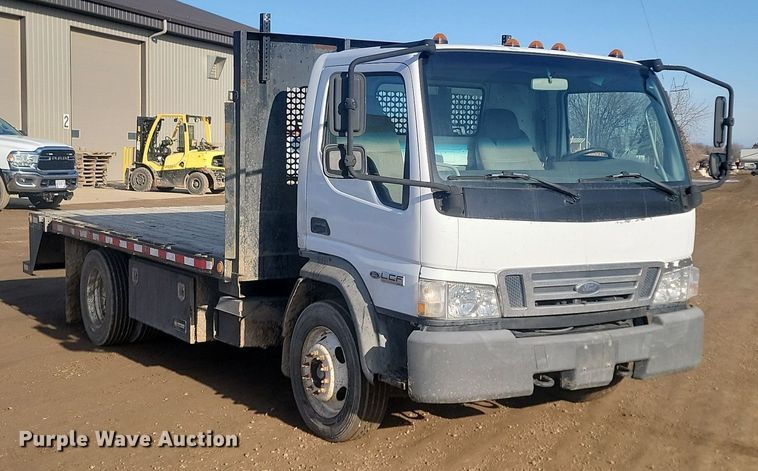 image for item LA9687 2006 Ford  LCF  flatbed truck