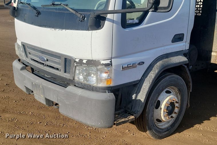 image for item LA9687 2006 Ford  LCF  flatbed truck
