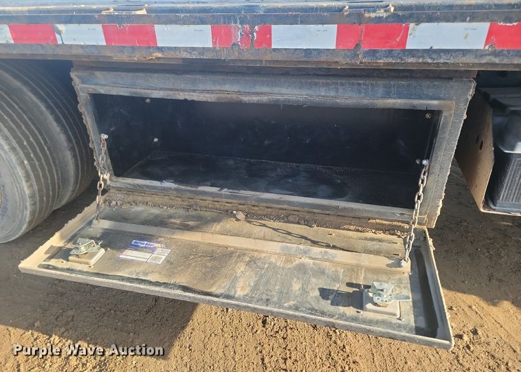 image for item LA9687 2006 Ford  LCF  flatbed truck