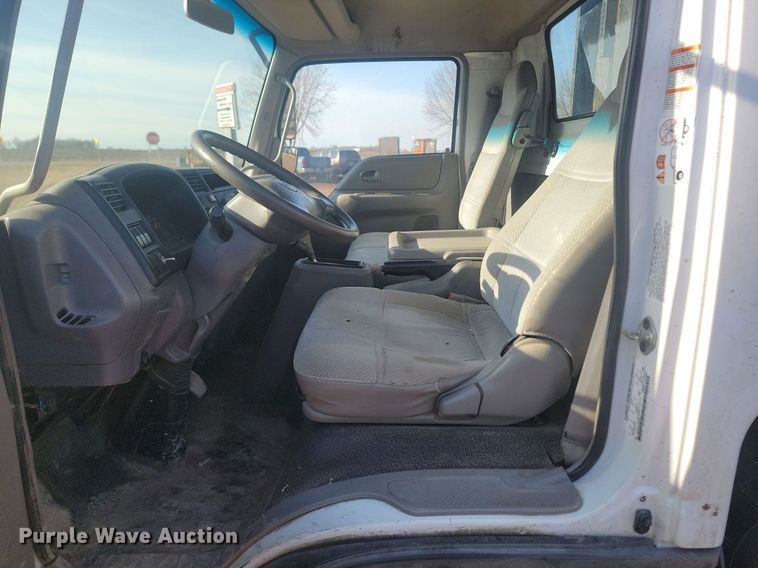 image for item LA9687 2006 Ford  LCF  flatbed truck