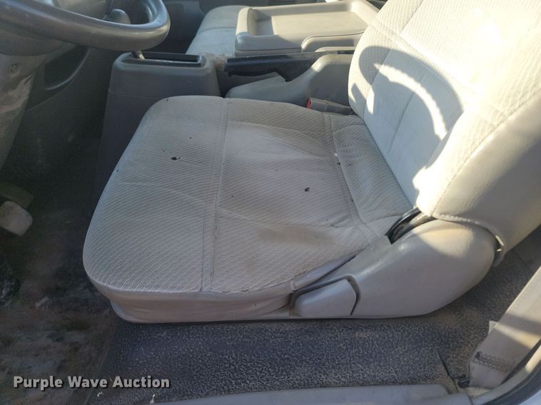 image for item LA9687 2006 Ford  LCF  flatbed truck