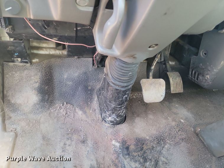 image for item LA9687 2006 Ford  LCF  flatbed truck