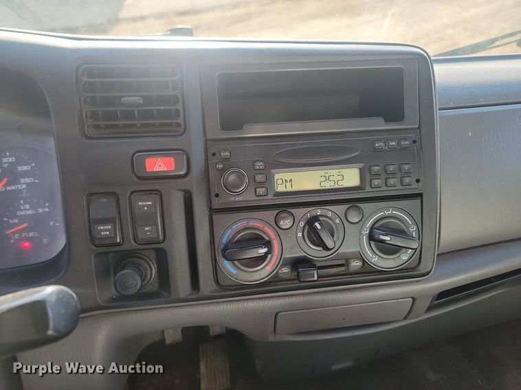 image for item LA9687 2006 Ford  LCF  flatbed truck