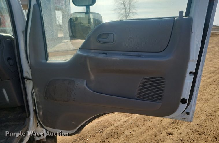 image for item LA9687 2006 Ford  LCF  flatbed truck