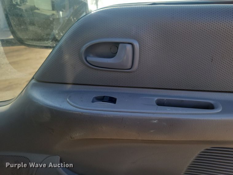 image for item LA9687 2006 Ford  LCF  flatbed truck