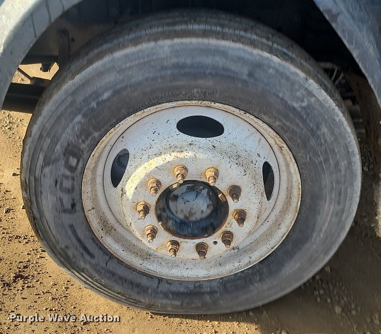 image for item LA9687 2006 Ford  LCF  flatbed truck