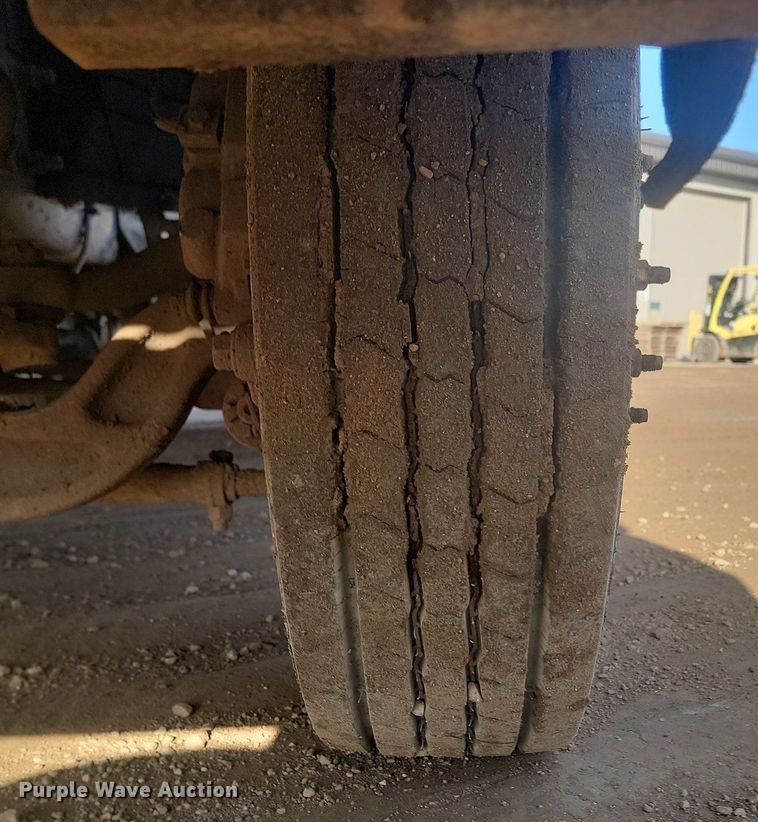 image for item LA9687 2006 Ford  LCF  flatbed truck