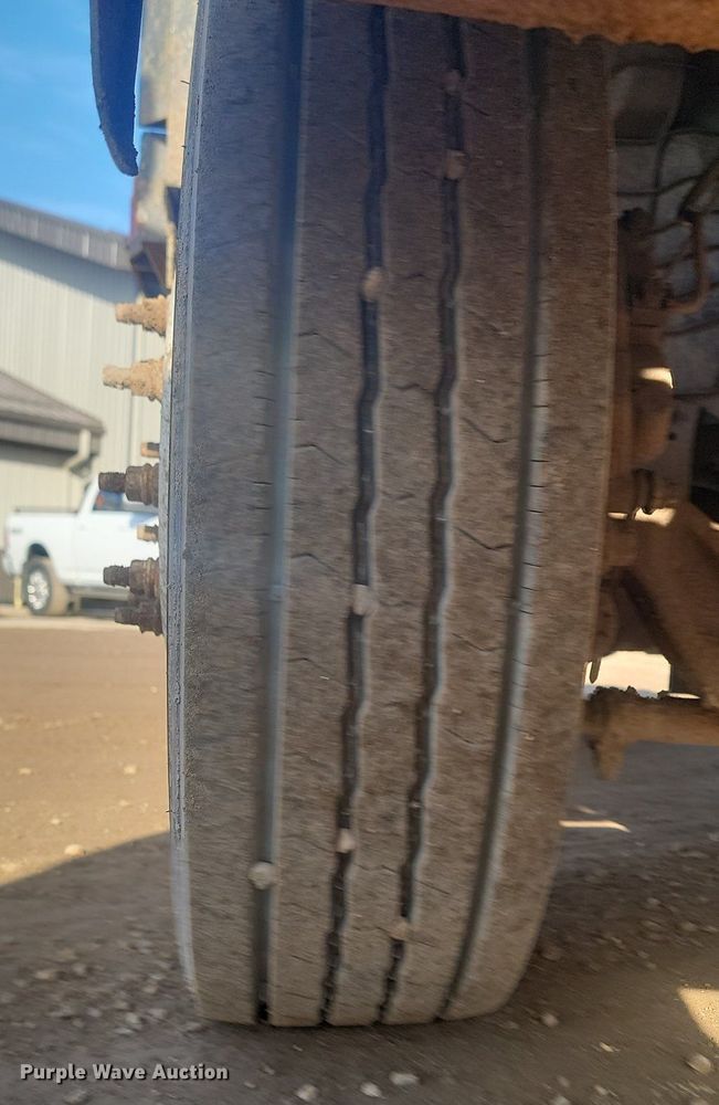 image for item LA9687 2006 Ford  LCF  flatbed truck