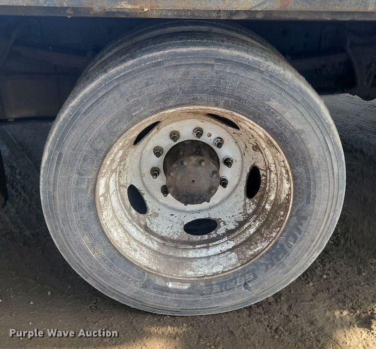 image for item LA9687 2006 Ford  LCF  flatbed truck