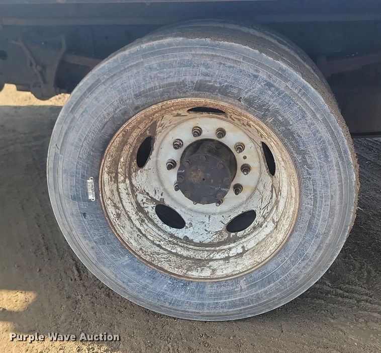 image for item LA9687 2006 Ford  LCF  flatbed truck