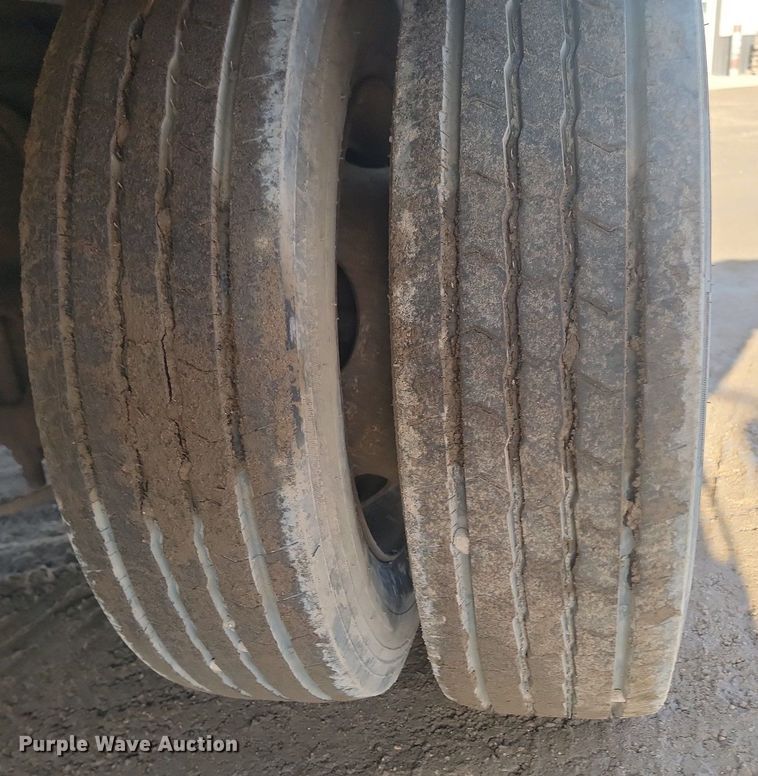 image for item LA9687 2006 Ford  LCF  flatbed truck