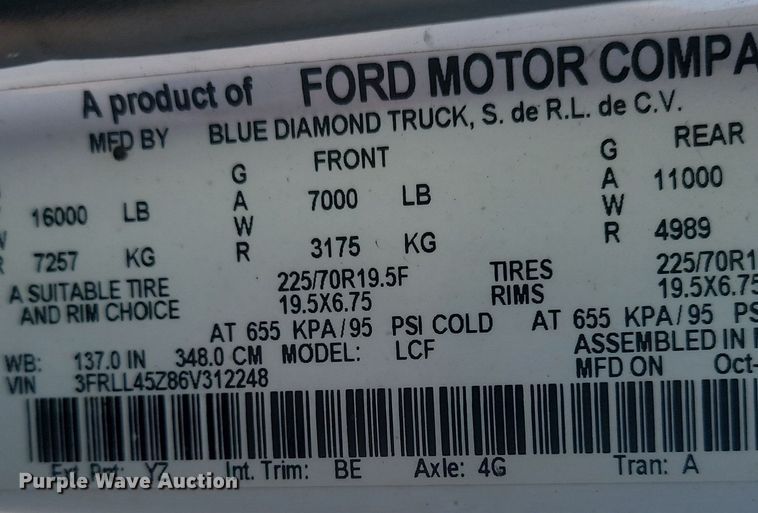 image for item LA9687 2006 Ford  LCF  flatbed truck