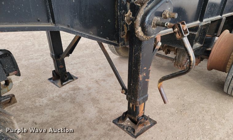 image for item LA9712 1975 Fruehauf  end dump trailer