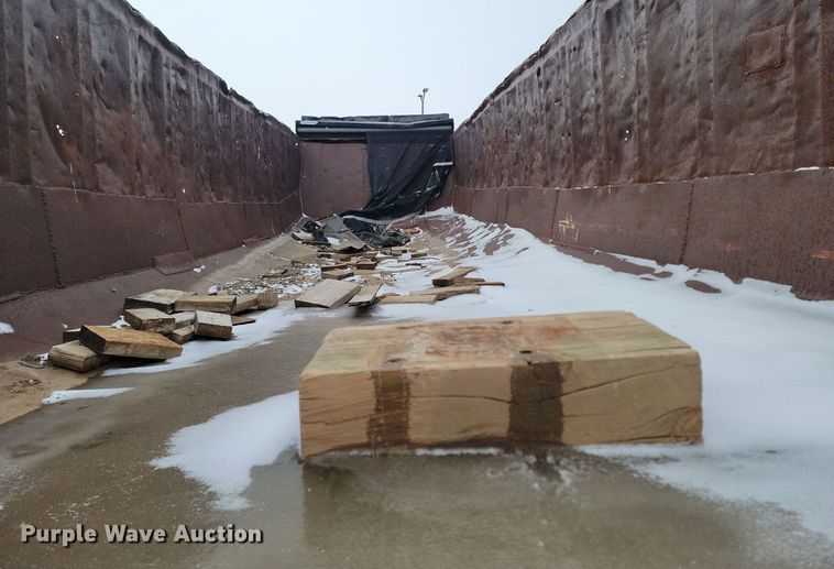 image for item LA9712 1975 Fruehauf  end dump trailer