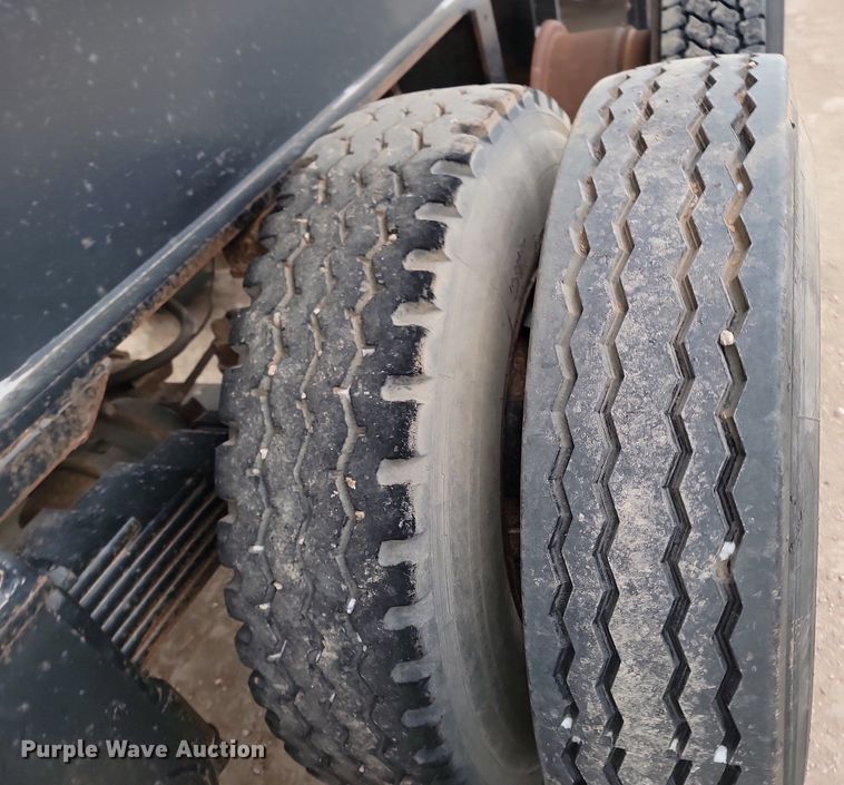 image for item LA9712 1975 Fruehauf  end dump trailer