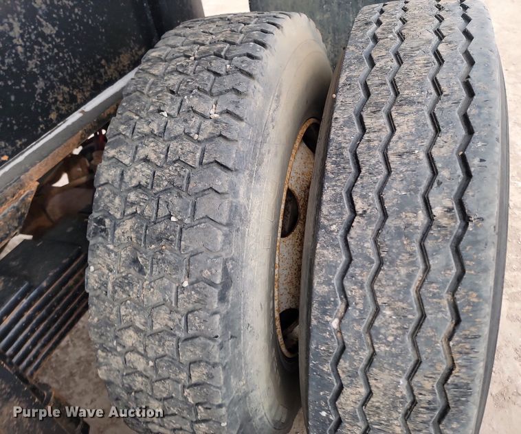 image for item LA9712 1975 Fruehauf  end dump trailer