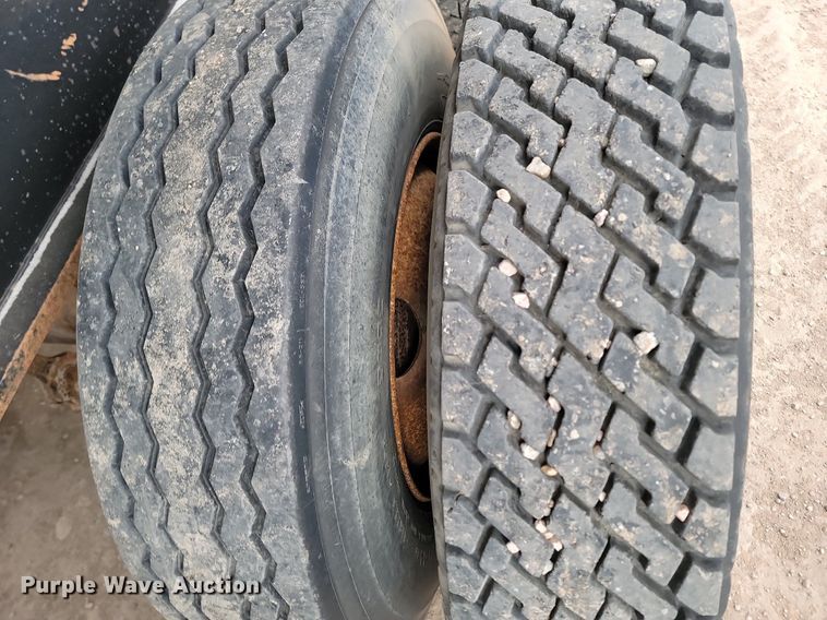 image for item LA9712 1975 Fruehauf  end dump trailer