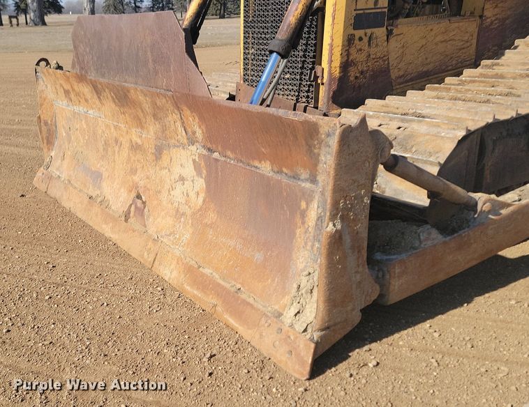 image for item LA9724 1986 Caterpillar D6H dozer