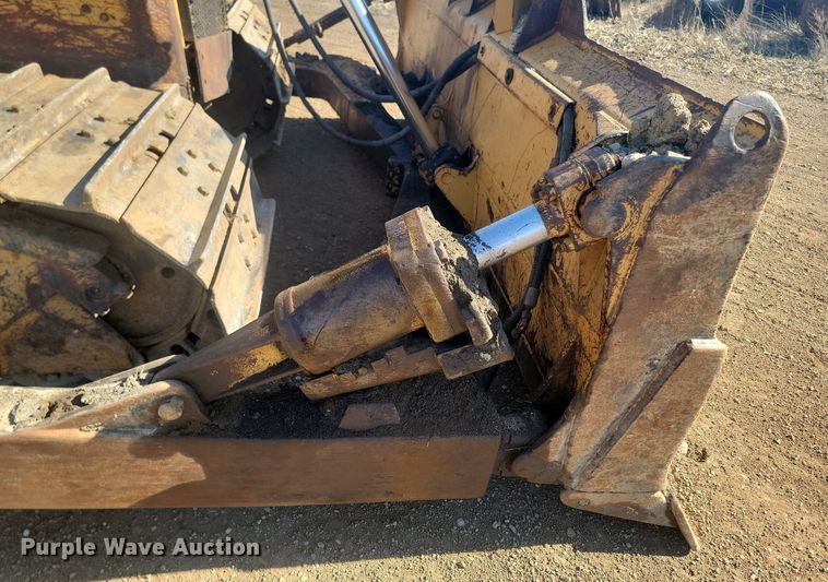 image for item LA9724 1986 Caterpillar D6H dozer