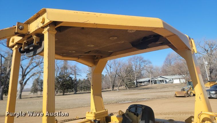 image for item LA9724 1986 Caterpillar D6H dozer