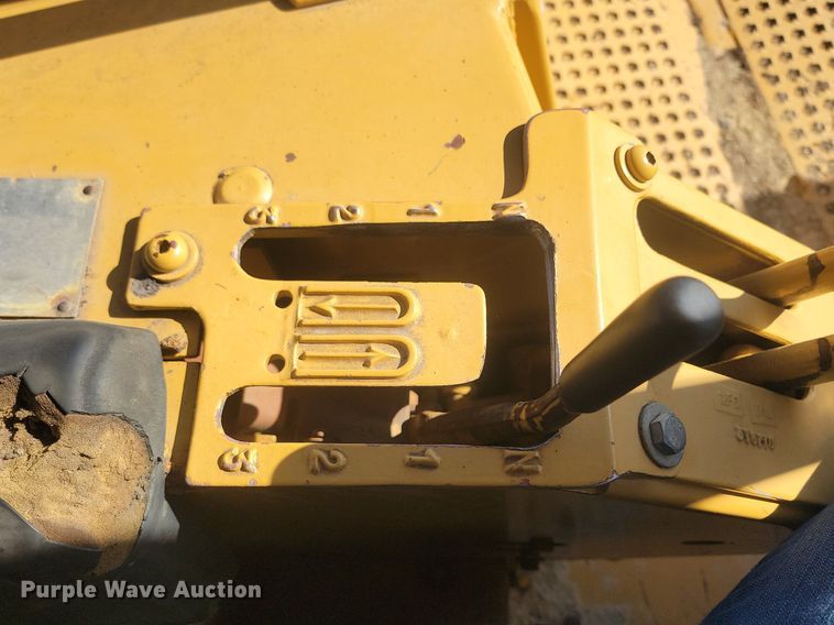 image for item LA9724 1986 Caterpillar D6H dozer