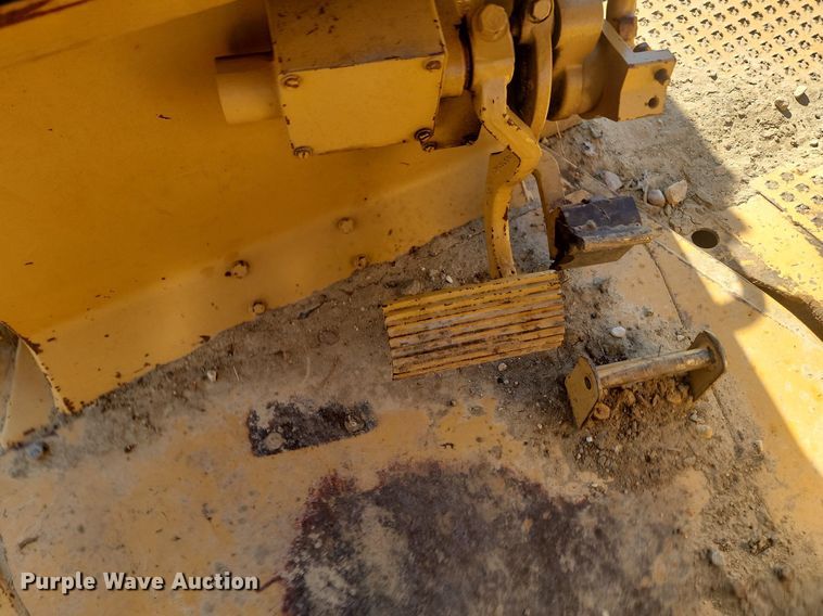 image for item LA9724 1986 Caterpillar D6H dozer