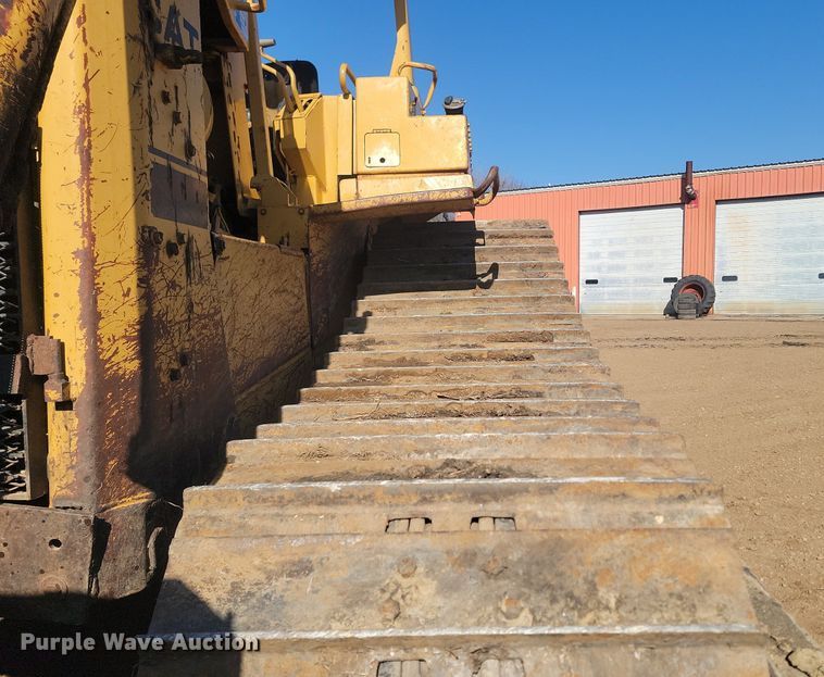 image for item LA9724 1986 Caterpillar D6H dozer