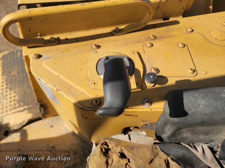 image for item LA9724 1986 Caterpillar D6H dozer