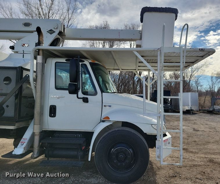 image for item LC9829 2012 International 4300 forestry bucket truck