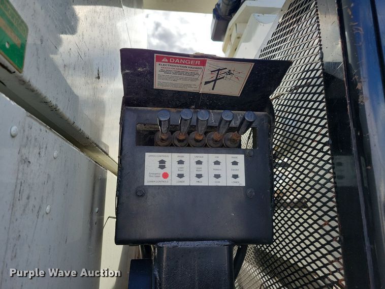 image for item LC9829 2012 International 4300 forestry bucket truck