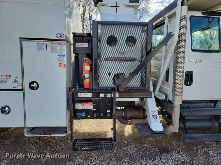 image for item LC9829 2012 International 4300 forestry bucket truck