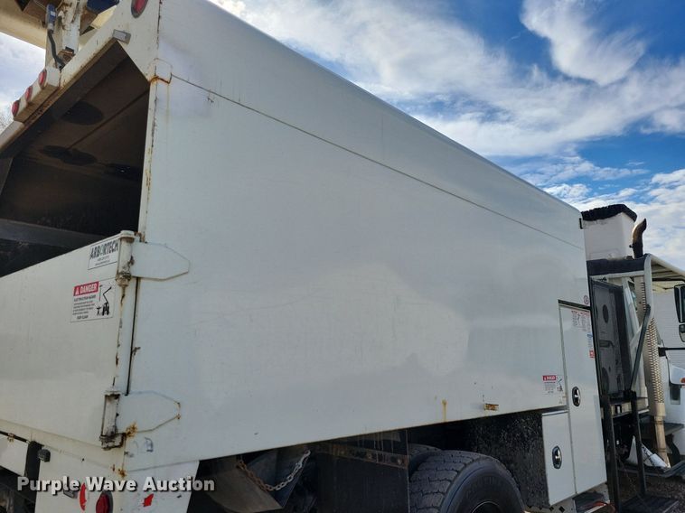 image for item LC9829 2012 International 4300 forestry bucket truck