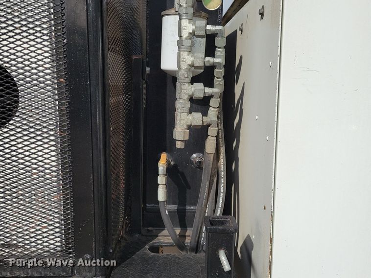 image for item LC9829 2012 International 4300 forestry bucket truck