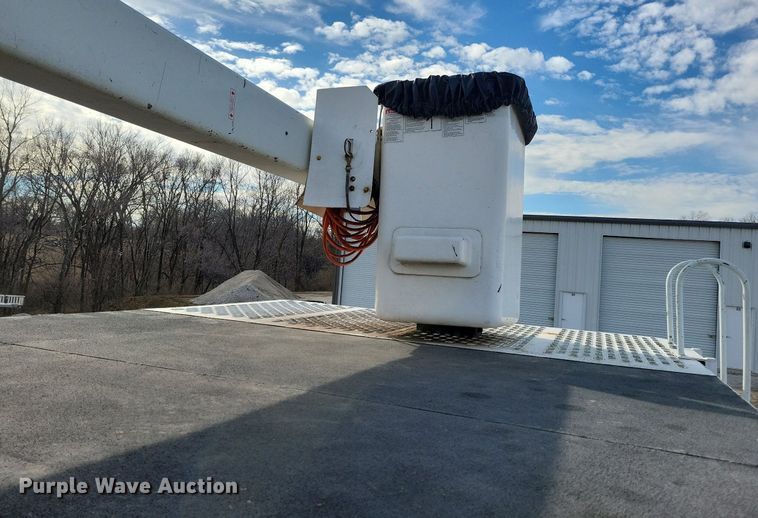 image for item LC9829 2012 International 4300 forestry bucket truck