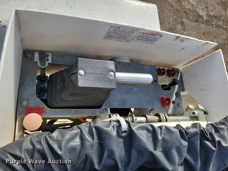 image for item LC9829 2012 International 4300 forestry bucket truck