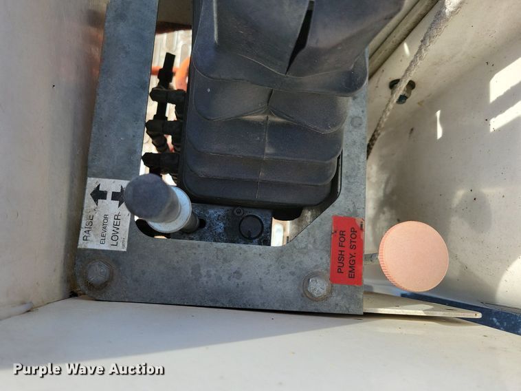 image for item LC9829 2012 International 4300 forestry bucket truck