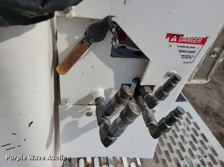 image for item LC9829 2012 International 4300 forestry bucket truck