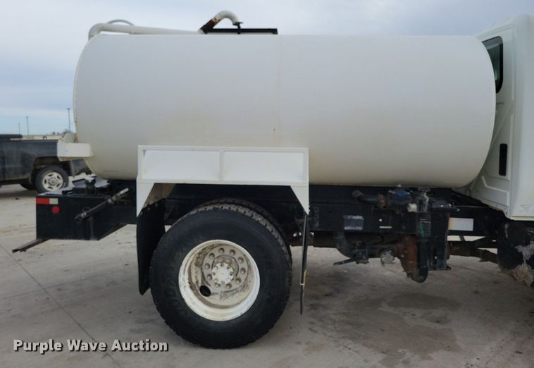 image for item LC9831 2007 International 4300 water truck