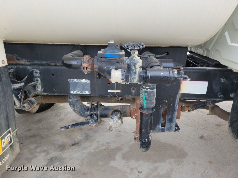 image for item LC9831 2007 International 4300 water truck